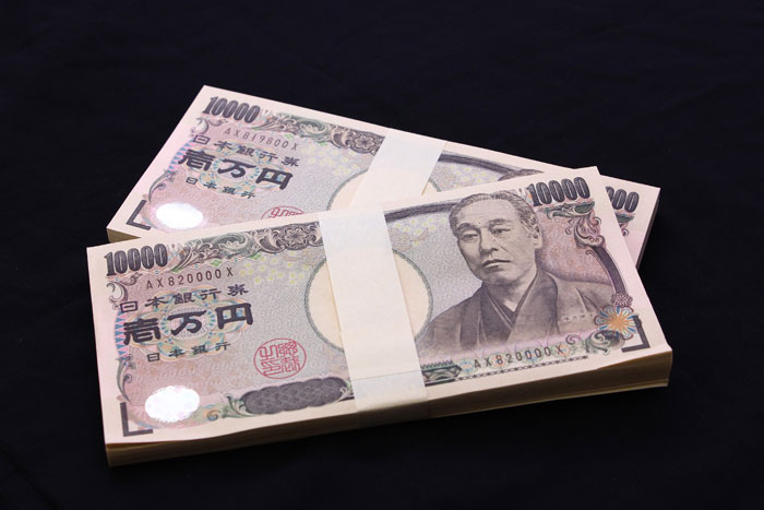 葬儀費用の相場が約200万