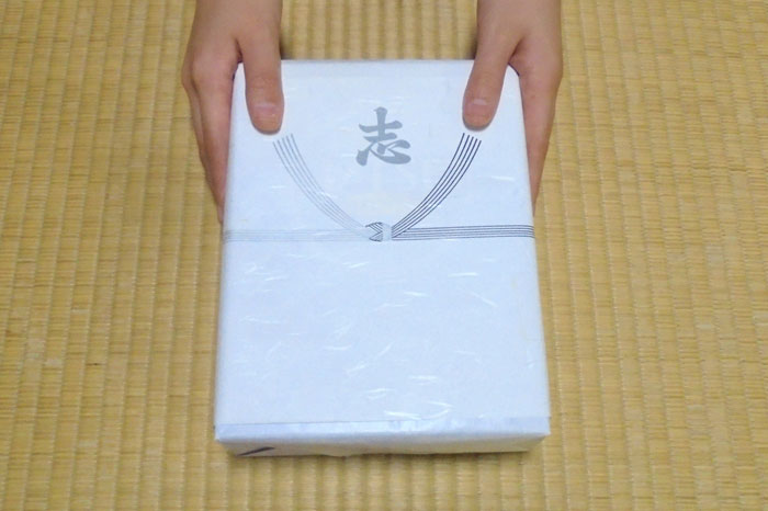 供花のお返しの品物と金額について